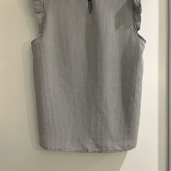 Gray and white stripes . Size xl . - Picture 3 of 4